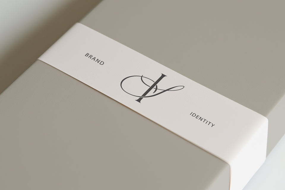 SI Reverie monogram on branded packaging